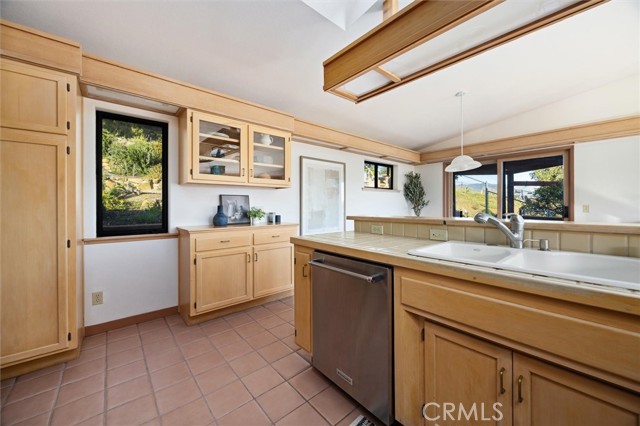 Detail Gallery Image 12 of 62 For 957 Skyline Dr, San Luis Obispo,  CA 93405 - 4 Beds | 2 Baths