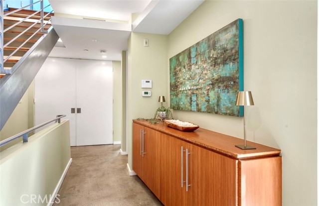 1035 19th Street, Santa Monica CA: https://media.crmls.org/medias/26161c00-eb73-4a93-a709-4ba42e02b5c9.jpg