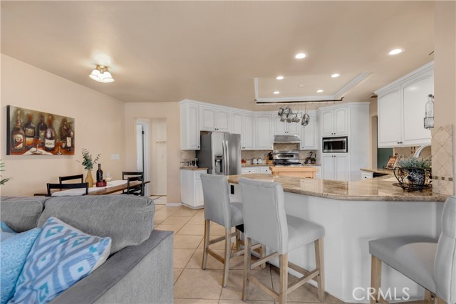 Detail Gallery Image 14 of 49 For 2810 E Burntwood Ave, Anaheim,  CA 92806 - 4 Beds | 2/1 Baths