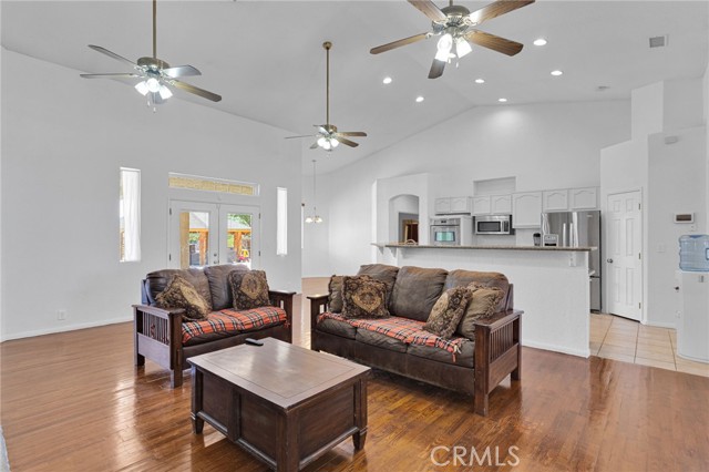 21350 Ramona Avenue, Apple Valley CA: https://media.crmls.org/medias/26171958-95c8-4cbb-9861-f531c58a1ae0.jpg