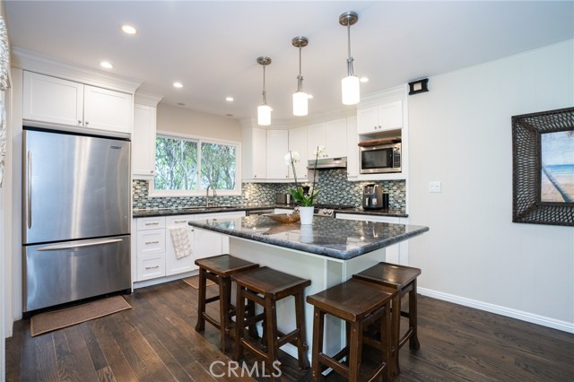 825 Tyburn Road, Palos Verdes Estates CA: https://media.crmls.org/medias/261721e9-5ebf-4561-b7ca-d654819d29d3.jpg
