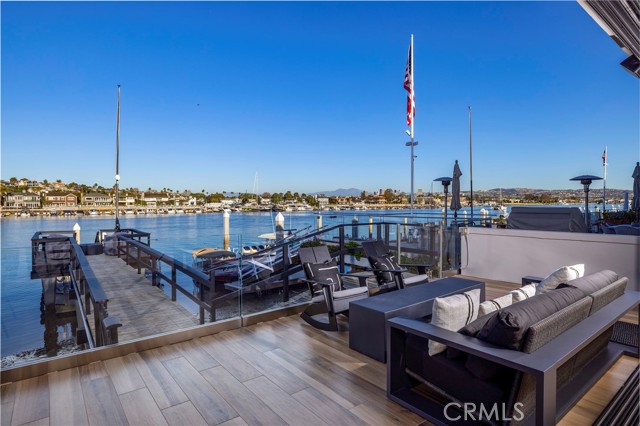 Detail Gallery Image 4 of 63 For 704 via Lido Nord, Newport Beach,  CA 92663 - 4 Beds | 4/1 Baths