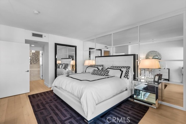 13600 Marina Pointe Dr., Marina del Rey CA: https://media.crmls.org/medias/261865a2-30b4-4ef2-b1e0-c02f3c89e9af.jpg