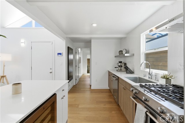 Detail Gallery Image 3 of 36 For 258 Walnut, Newport Beach,  CA 92663 - 3 Beds | 2 Baths