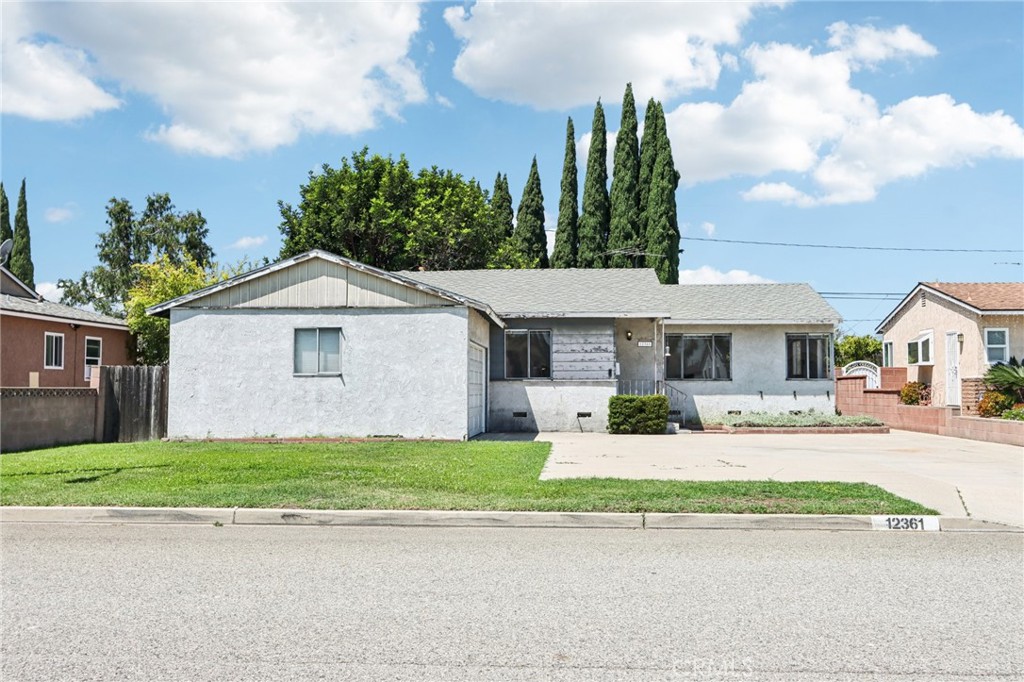 MLS #OC25176543 img 2