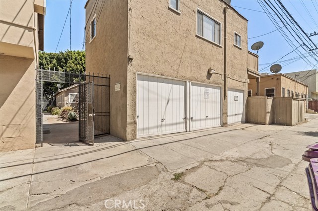 833 Cherry Avenue, Long Beach CA: https://media.crmls.org/medias/2619ab21-d2f3-482a-8281-763bcea140c5.jpg