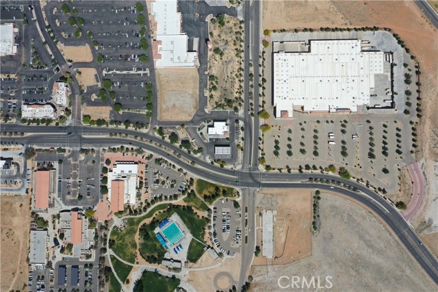 15001 Bass Hill Rd, Apple Valley CA: https://media.crmls.org/medias/261a7d94-24c6-423b-b38d-e201344e0ab2.jpg
