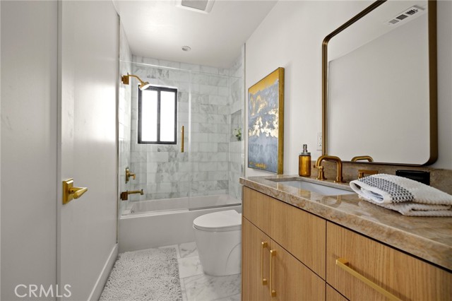 Detail Gallery Image 18 of 27 For 5100 Orrville Ave, Woodland Hills,  CA 91367 - 4 Beds | 3 Baths