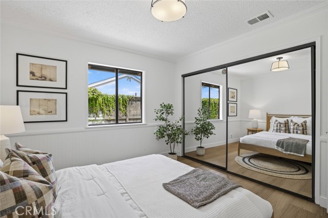 983 Oak Street, Costa Mesa CA: https://media.crmls.org/medias/261c1f48-b1b6-4166-8ef2-57b7fb9f8b82.jpg