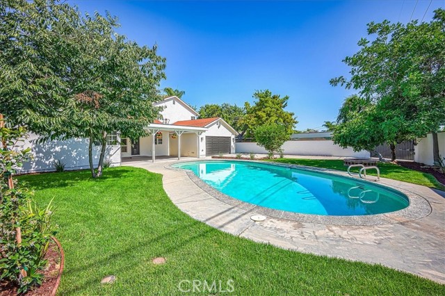 1375 N Euclid Avenue, Upland CA: https://media.crmls.org/medias/261c8aa8-319d-45cc-815a-21e46e807ec0.jpg