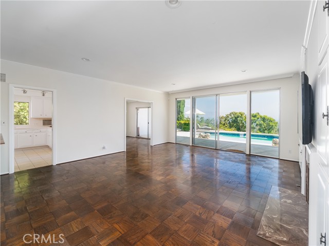 20193 Adele Drive, Woodland Hills CA: https://media.crmls.org/medias/261cac28-fb74-4909-beae-467027233a44.jpg