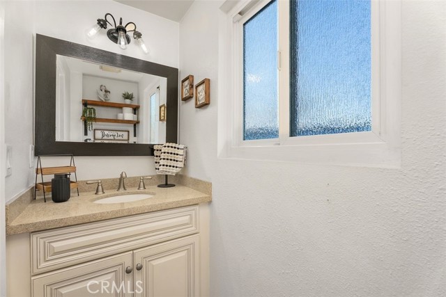 Detail Gallery Image 18 of 40 For 20001 Village Green Dr, Lakewood,  CA 90715 - 4 Beds | 2/1 Baths