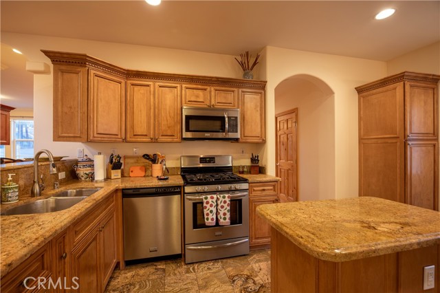 Detail Gallery Image 7 of 42 For 1226 Fox Farm Rd, Big Bear City,  CA 92314 - 4 Beds | 2/1 Baths