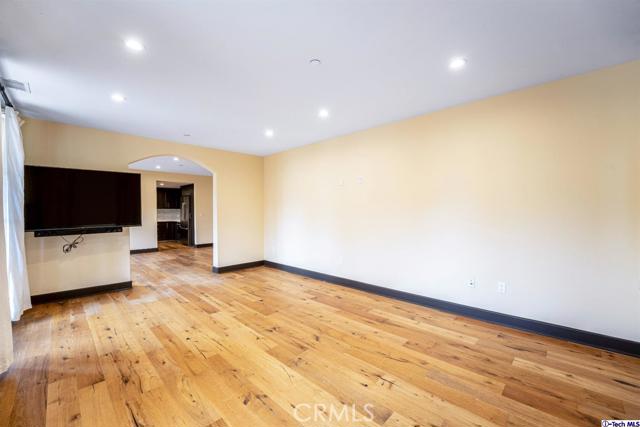 Detail Gallery Image 25 of 36 For 10523 Ashton Ave #202,  Los Angeles,  CA 90024 - 2 Beds | 2/1 Baths