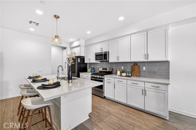 Detail Gallery Image 4 of 31 For 404 Echo Blue, Lake Forest,  CA 92610 - 3 Beds | 2/2 Baths