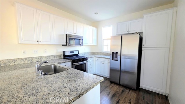 Detail Gallery Image 6 of 30 For 5930 Ginger Dr, Corona,  CA 92880 - 3 Beds | 2/1 Baths