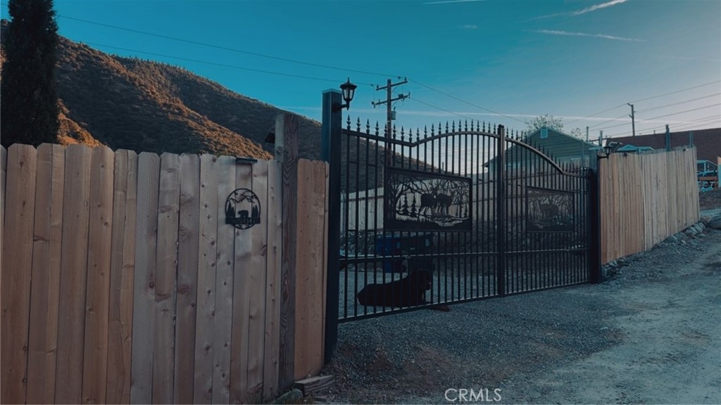 https://media.crmls.org/medias/261ecbb0-a9de-4346-b0cf-175d3262e571.jpg?preset=X-Large