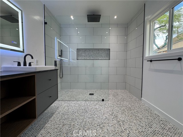 2212 Linda Flora Drive, Los Angeles CA: https://media.crmls.org/medias/261f7222-d209-4b00-81e1-e95ddb5ee4c2.jpg