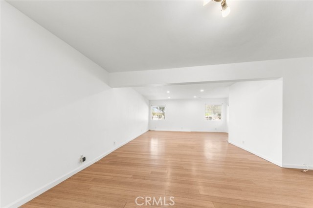 Detail Gallery Image 12 of 52 For 19148 Saticoy St, Reseda,  CA 91335 - 3 Beds | 2 Baths