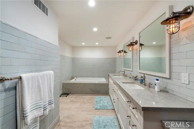 Detail Gallery Image 11 of 20 For 16 N La Senda Dr, Laguna Beach,  CA 92651 - 4 Beds | 3 Baths
