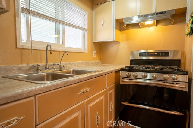Detail Gallery Image 3 of 19 For 1560 S Otterbein Ave #167,  Rowland Heights,  CA 91748 - 3 Beds | 2 Baths
