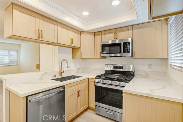 Detail Gallery Image 4 of 12 For 533 W 9th, Upland,  CA 91786 - 2 Beds | 2 Baths