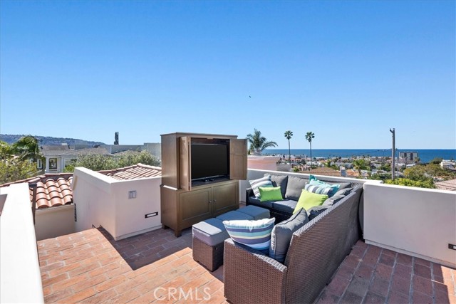618 ruby, Redondo Beach, California 90277, 4 Bedrooms Bedrooms, ,3 BathroomsBathrooms,Residential,Sold,ruby,SB22013009