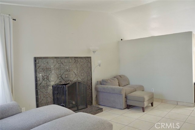 Detail Gallery Image 4 of 18 For 1364 N Park Ave, Rialto,  CA 92376 - 2 Beds | 1 Baths