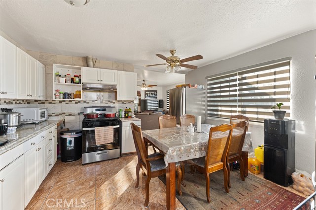 Detail Gallery Image 11 of 32 For 7827 Golondrina, San Bernardino,  CA 92410 - 4 Beds | 1/1 Baths