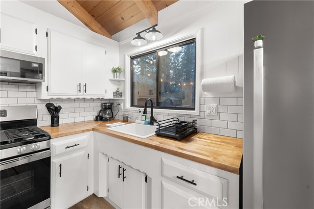 Detail Gallery Image 11 of 38 For 42540 Cedar Ave, Big Bear Lake,  CA 92315 - 2 Beds | 1 Baths