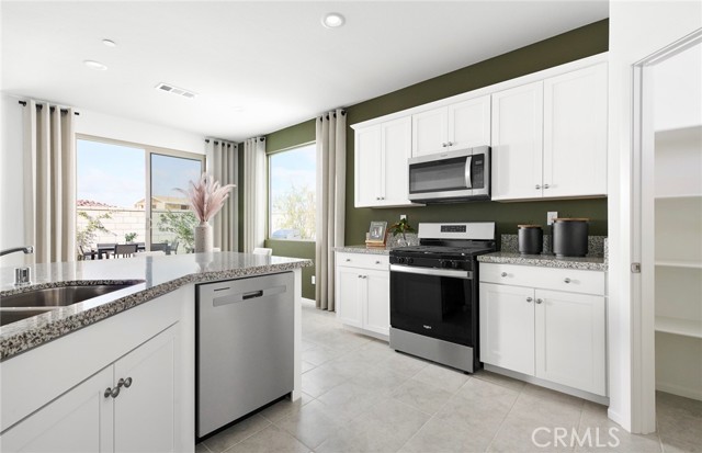 Detail Gallery Image 2 of 13 For 1239 Kingfisher St, Hemet,  CA 92545 - 4 Beds | 2 Baths