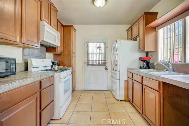Detail Gallery Image 2 of 30 For 12547 Cometa Ave, San Fernando,  CA 91340 - 3 Beds | 2 Baths