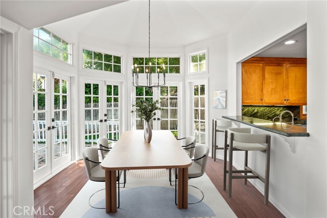 Detail Gallery Image 19 of 27 For 4800 Brewster Dr, Tarzana,  CA 91356 - 4 Beds | 4 Baths