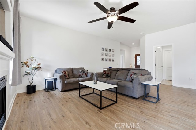 Detail Gallery Image 17 of 51 For 865 Avalon Dr, Lemoore,  CA 93245 - 5 Beds | 2 Baths