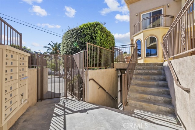 Detail Gallery Image 14 of 46 For 6939 Greeley St #101,  Tujunga,  CA 91042 - 3 Beds | 2 Baths