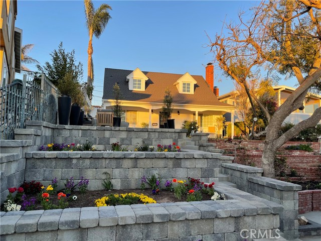 714 Paulina Avenue, Redondo Beach, California 90277, 4 Bedrooms Bedrooms, ,2 BathroomsBathrooms,Residential,Sold,Paulina,PV22037903