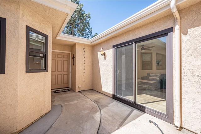 Detail Gallery Image 4 of 49 For 808 Pebble Beach Dr, Upland,  CA 91784 - 2 Beds | 2 Baths