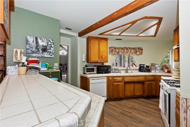 Detail Gallery Image 7 of 24 For 1818 Irene St, Wrightwood,  CA 92397 - 2 Beds | 2 Baths