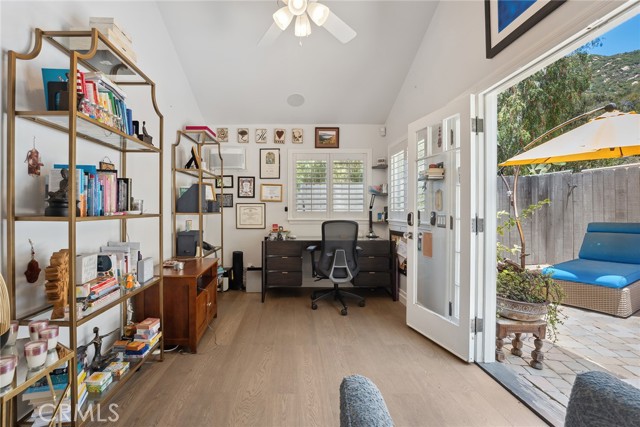 24311 Sylvan Glen Road, Calabasas CA: https://media.crmls.org/medias/26256a61-5b66-4d84-9e76-2722ee4bbf9b.jpg