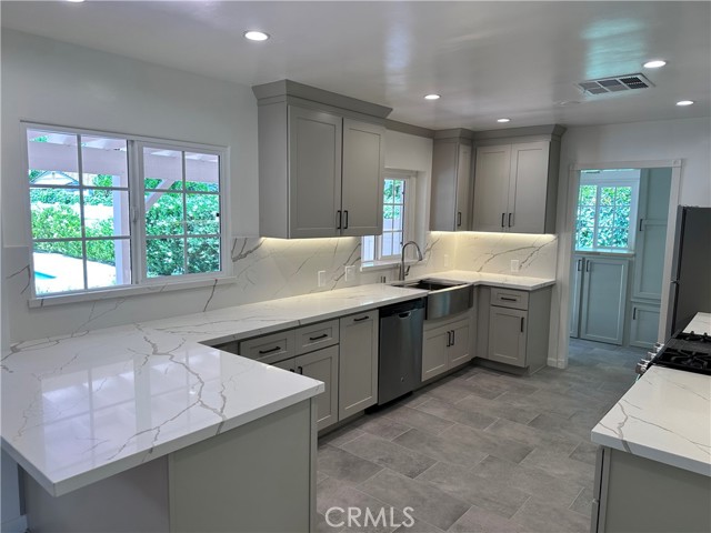 5369 Topeka Drive, Tarzana CA: https://media.crmls.org/medias/2625bcdb-2b70-4b52-935d-9b723e50b47c.jpg