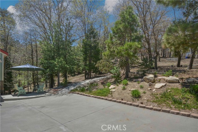 949 Inspiration Drive, Lake Arrowhead CA: https://media.crmls.org/medias/26266721-6592-4cf3-ad53-c63fa19aabb7.jpg