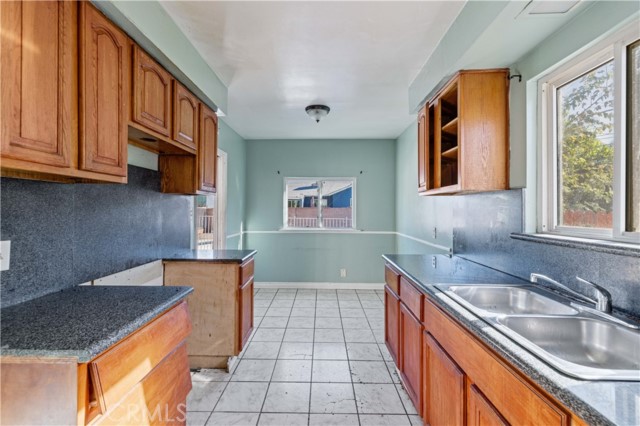 Detail Gallery Image 9 of 21 For 8544 Noble Ave, North Hills,  CA 91343 - 3 Beds | 2 Baths