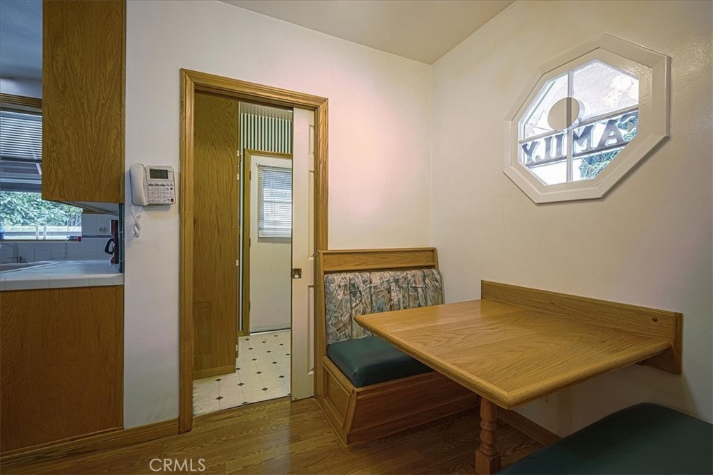 https://media.crmls.org/medias/262751e9-62b2-4893-b030-dc2f702652c1.jpg?preset=X-Large