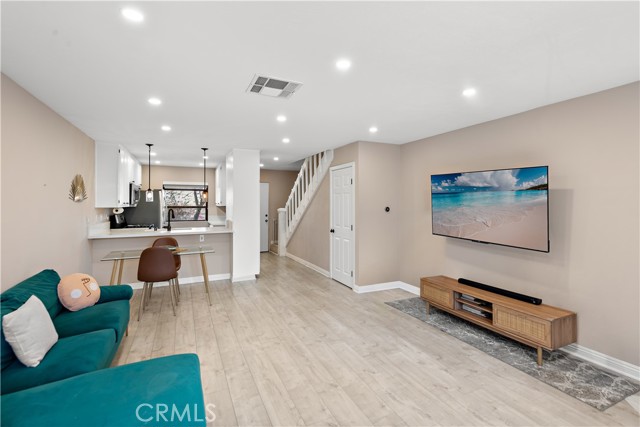Detail Gallery Image 4 of 28 For 12750 Centralia St #215,  Lakewood,  CA 90715 - 2 Beds | 1 Baths