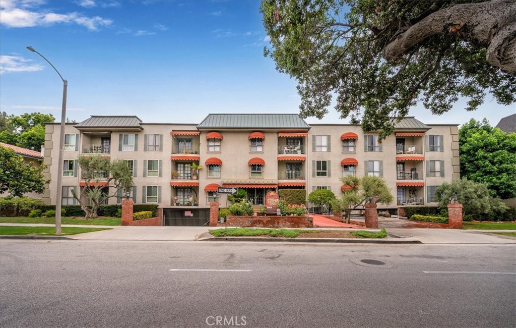 330 S Mentor Avenue #202