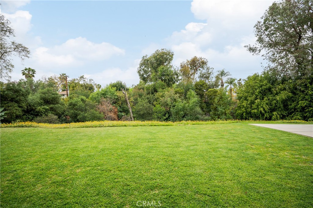 https://media.crmls.org/medias/26286a7d-74b1-4974-b9f2-0f526ff50762.jpg?preset=X-Large