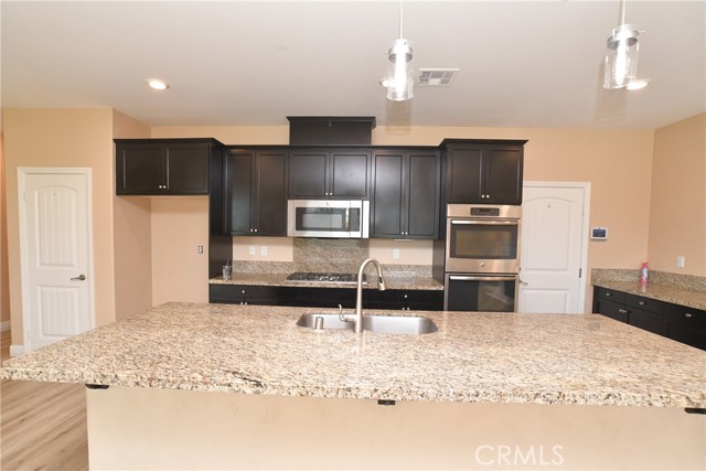 8011 Sea Salt Avenue, Fontana CA: https://media.crmls.org/medias/26291181-b984-42ab-8d75-5c03f9ab8d0d.jpg