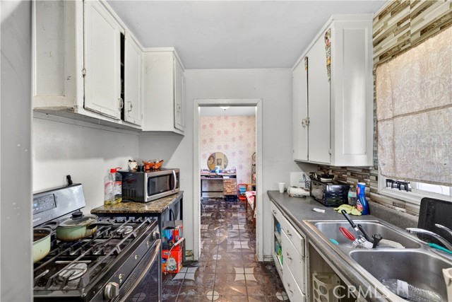 Detail Gallery Image 8 of 25 For 705 S Thorson Ave, Compton,  CA 90221 - 3 Beds | 1 Baths