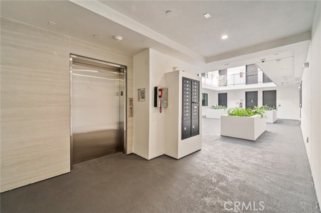 Detail Gallery Image 20 of 20 For 7510 Sepulveda Bld #102,  Van Nuys,  CA 91405 - 3 Beds | 2 Baths