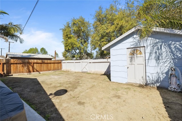 647 Muir Avenue, Pomona CA: https://media.crmls.org/medias/262a2351-be7a-428c-80ed-d561f719157b.jpg